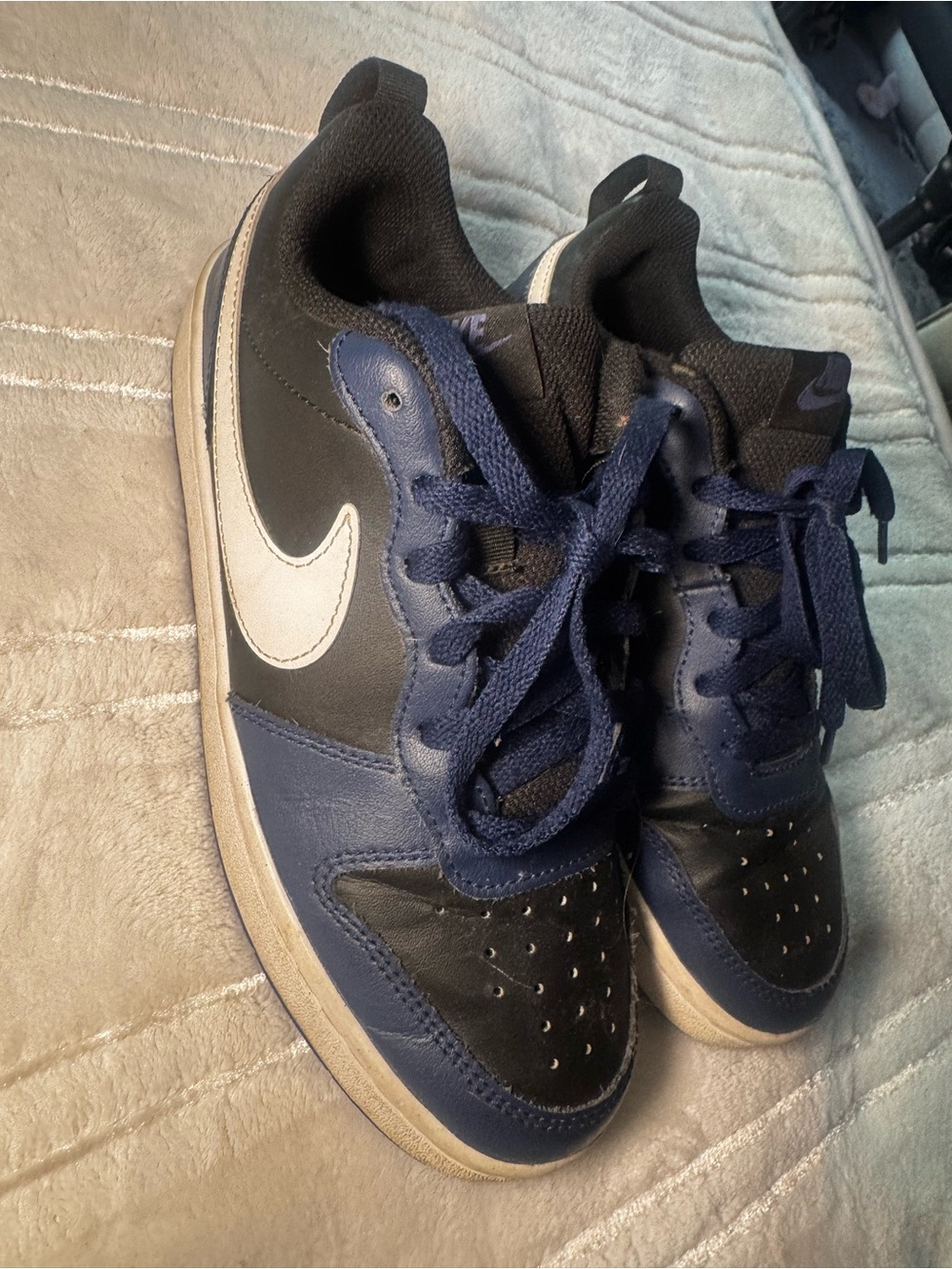 Nike Kids Blue and Black Low-Top Sneakers with White Swoosh